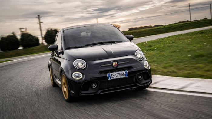 Το νέο Abarth 695 75° Anniversario «αποχαιρετά» τον 1.4 T-Jet κινητήρα 